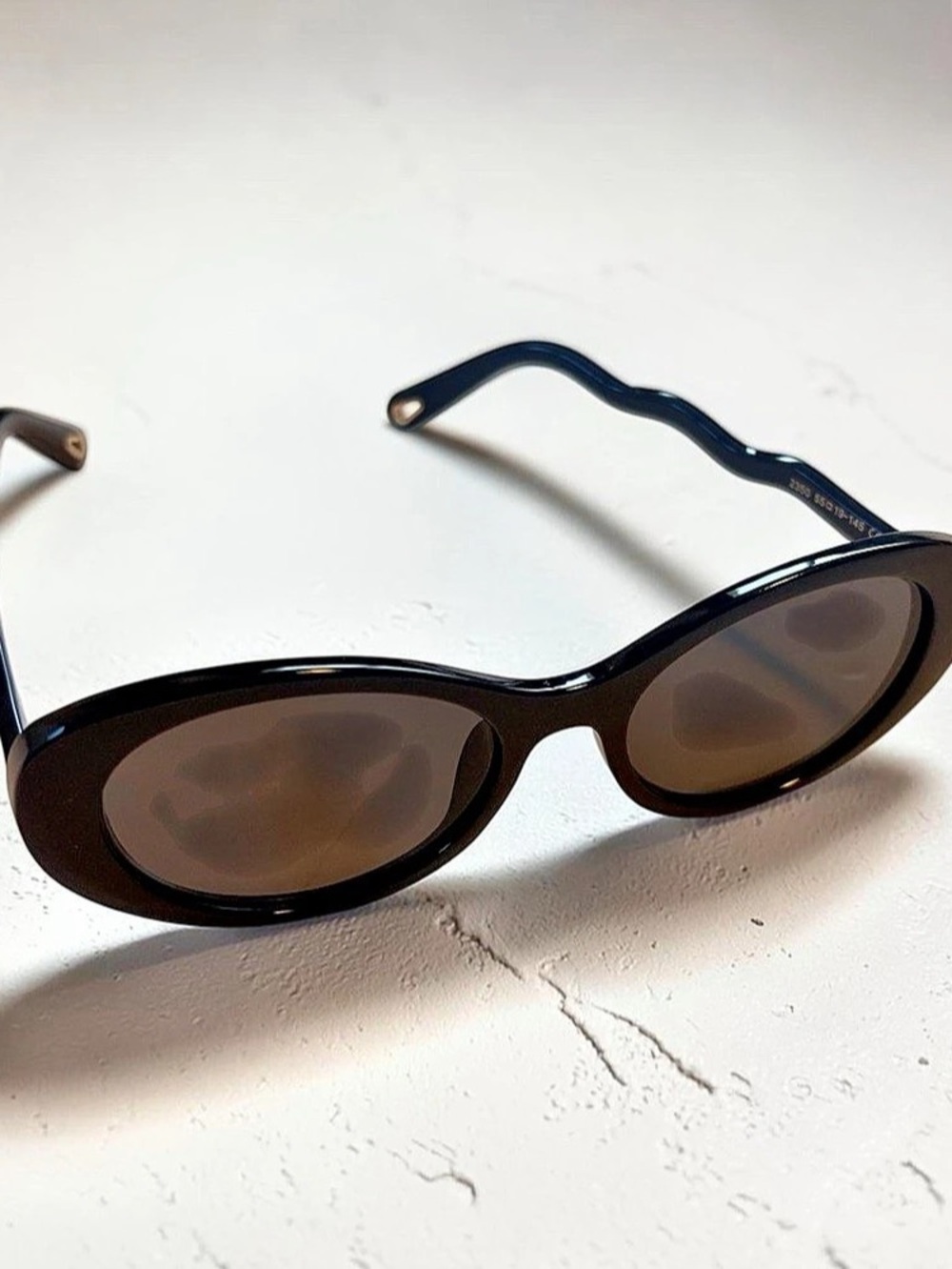Oval Sunglasses Black With Wavy Arms